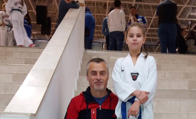 Sportiva beclenară Luiza Bindea a ajuns pe podium la Cupa României la Taekwondo! Antrenorul Orban Ioan, alături de ea ca de obicei – FOTO